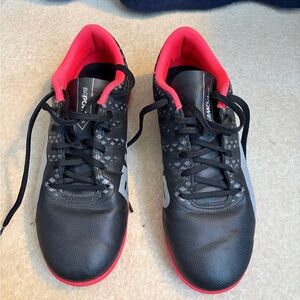 Puma Men’s FUTURE Black Silver Red Indoor Soccer Shoes Cleats Sneakers, size US9